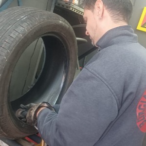 immagine-riparazioni-prenumatici-borgia-(2)